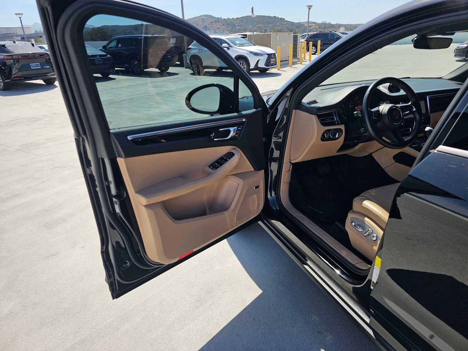 2023 Porsche Macan Base