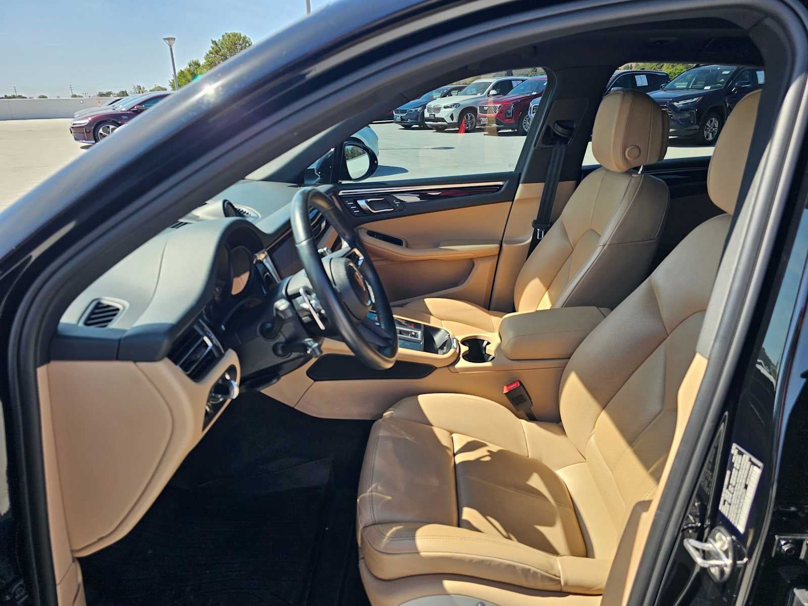 2023 Porsche Macan Base