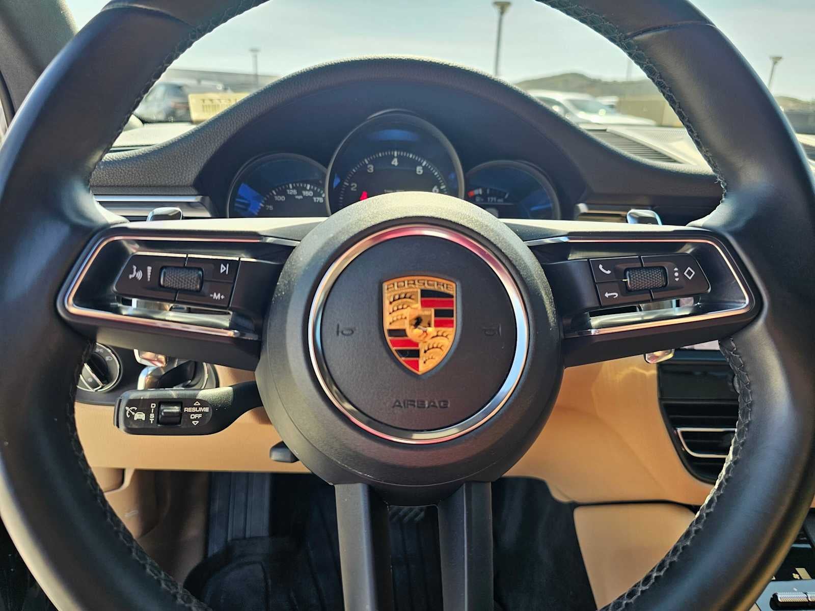 2023 Porsche Macan Base