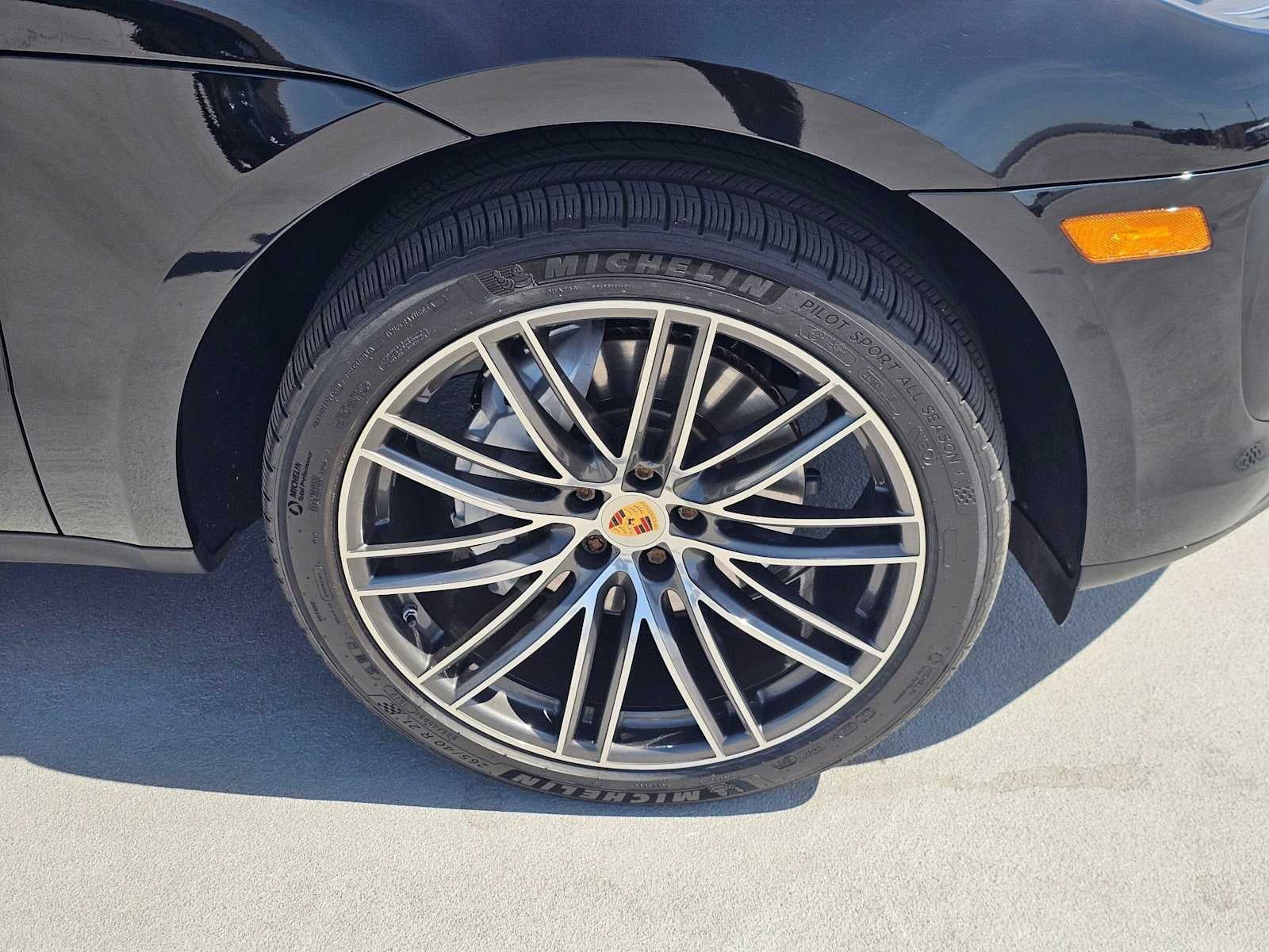2023 Porsche Macan Base