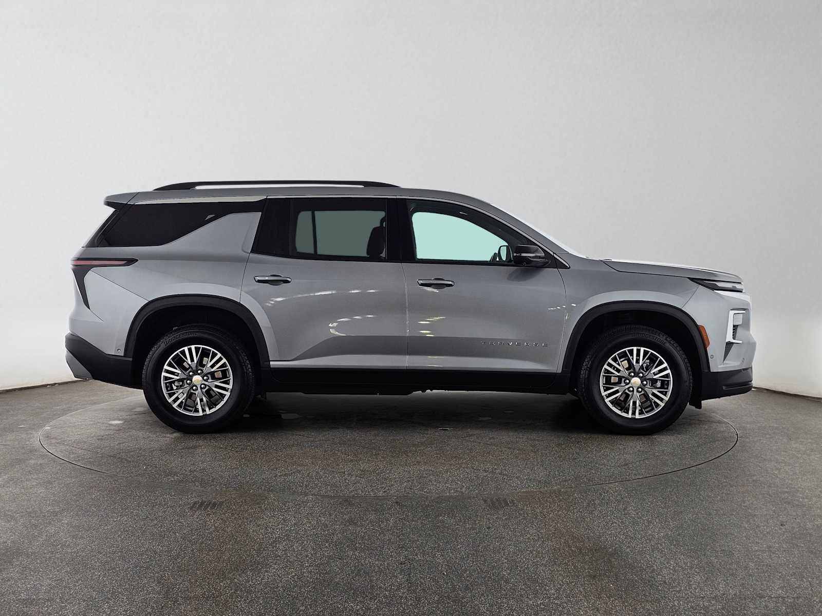 2026 Chevrolet Traverse FWD LT