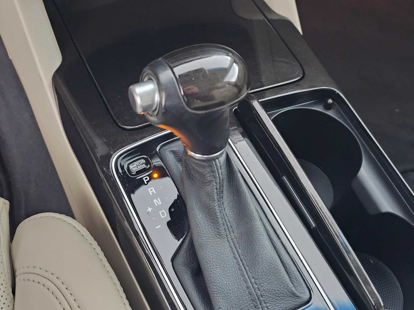 2014 Kia Cadenza Premium