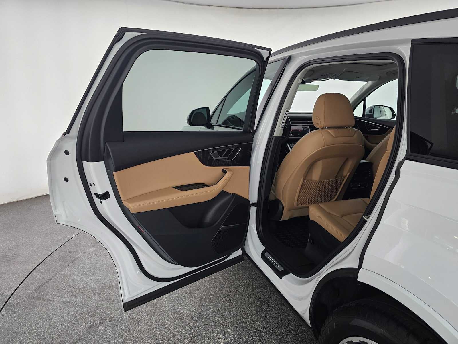 2023 Audi Q7 Premium Plus
