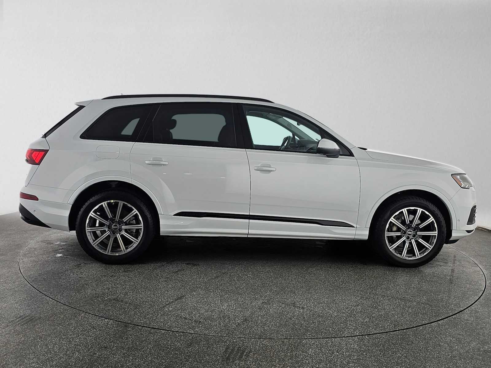 2023 Audi Q7 Premium Plus