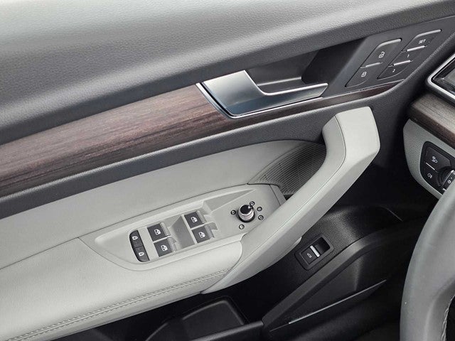 2025 Audi Q5 S line Prestige