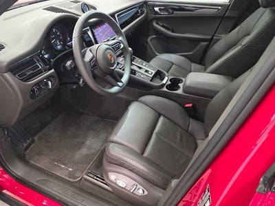 2025 Porsche Macan Base
