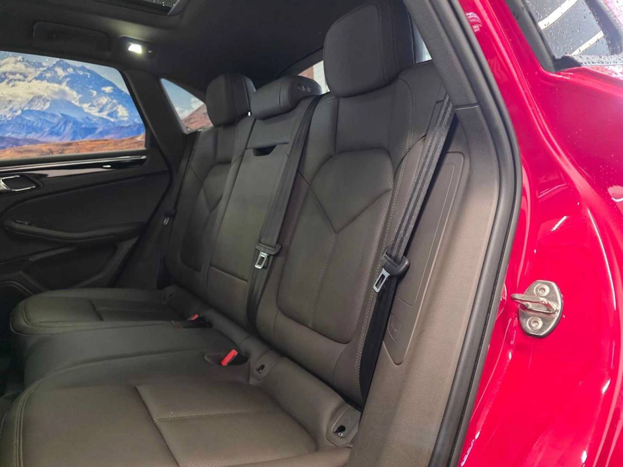2025 Porsche Macan Base