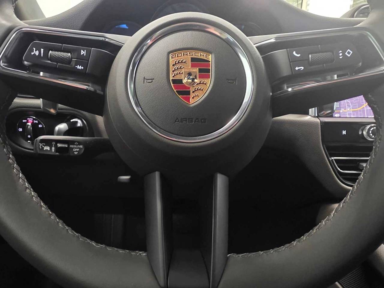 2025 Porsche Macan Base