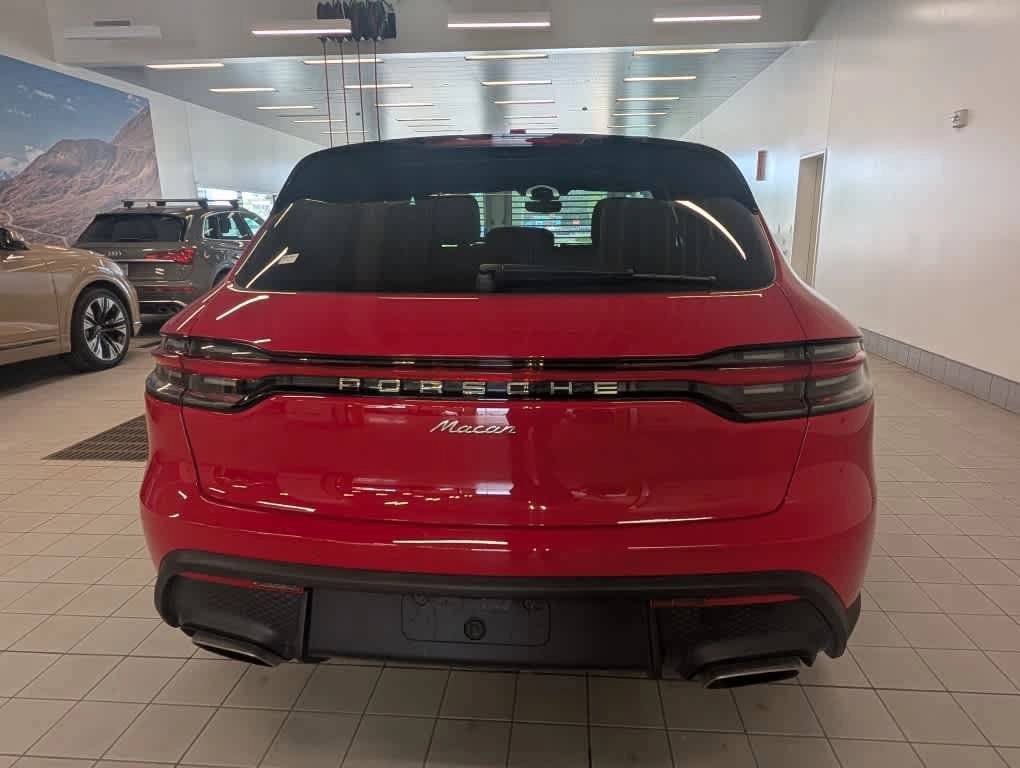 2025 Porsche Macan Base