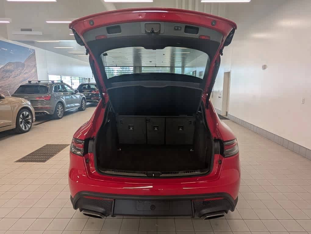 2025 Porsche Macan Base