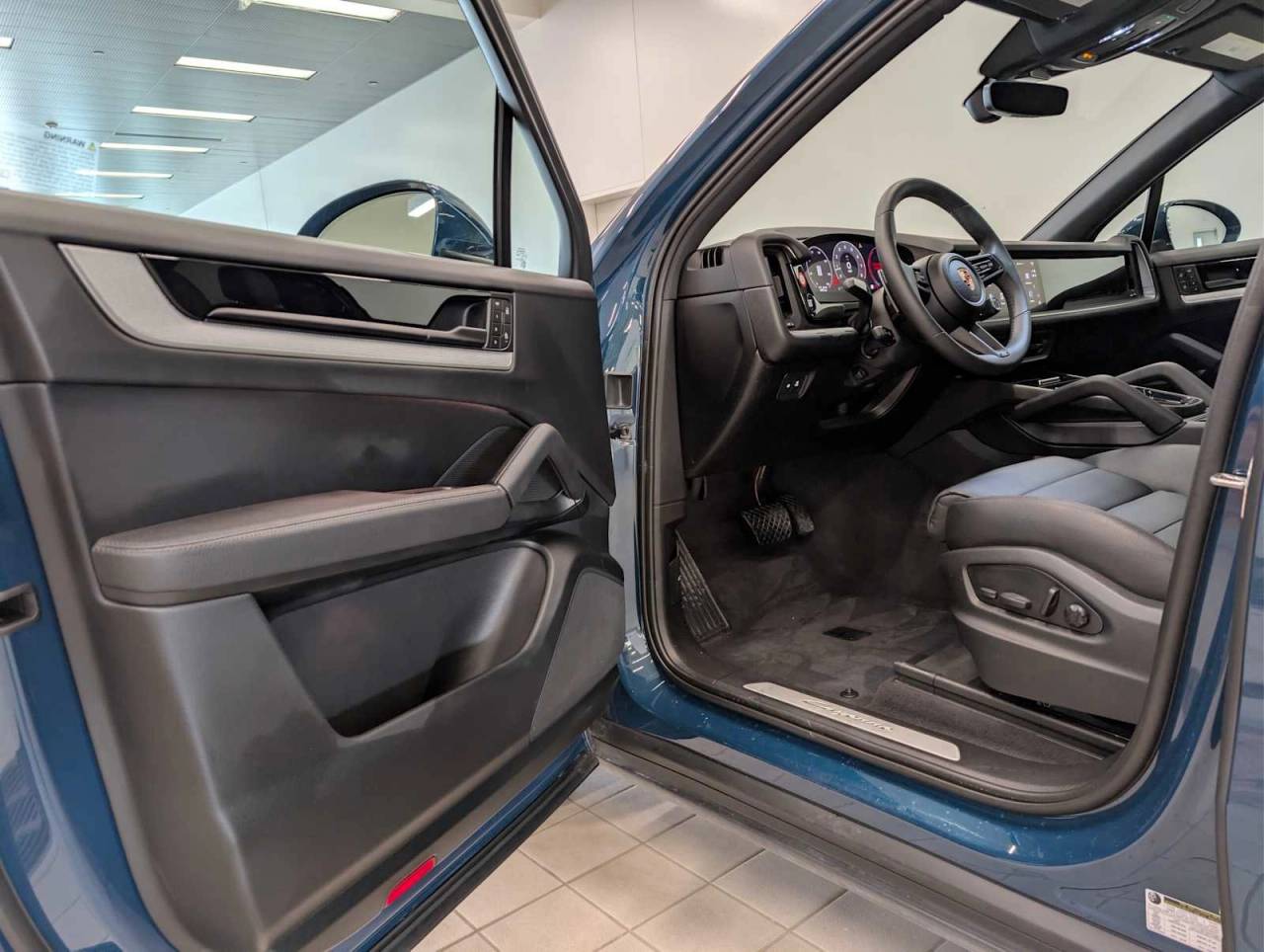 2025 Porsche Cayenne Base