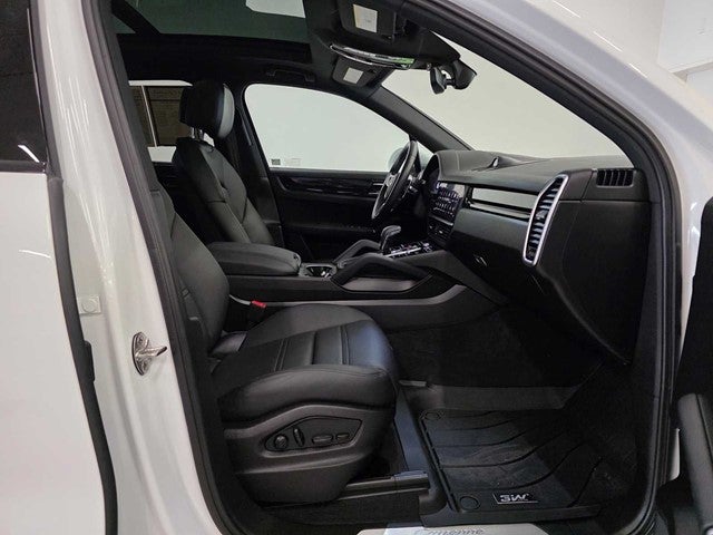 2023 Porsche Cayenne Base