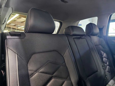 2025 Volkswagen Atlas 2.0T SE w/Technology 4MOTION