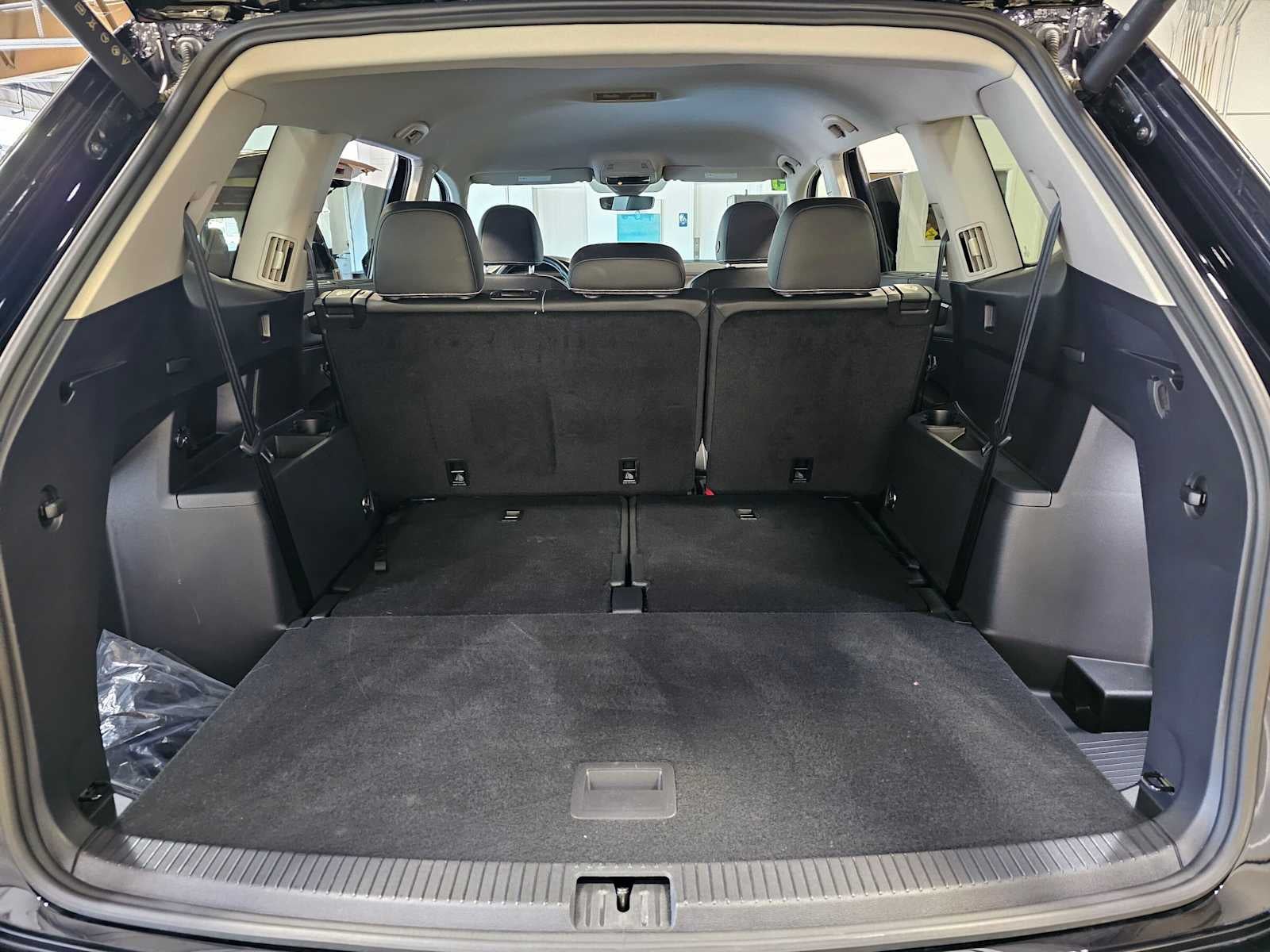 2025 Volkswagen Atlas 2.0T SE w/Technology 4MOTION