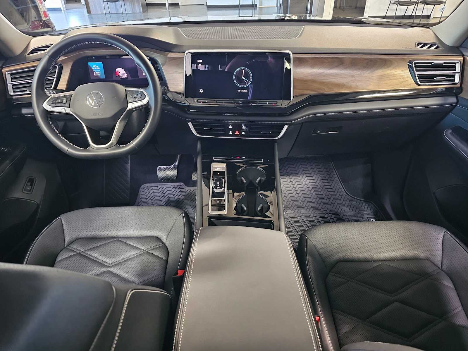 2025 Volkswagen Atlas 2.0T SE w/Technology 4MOTION
