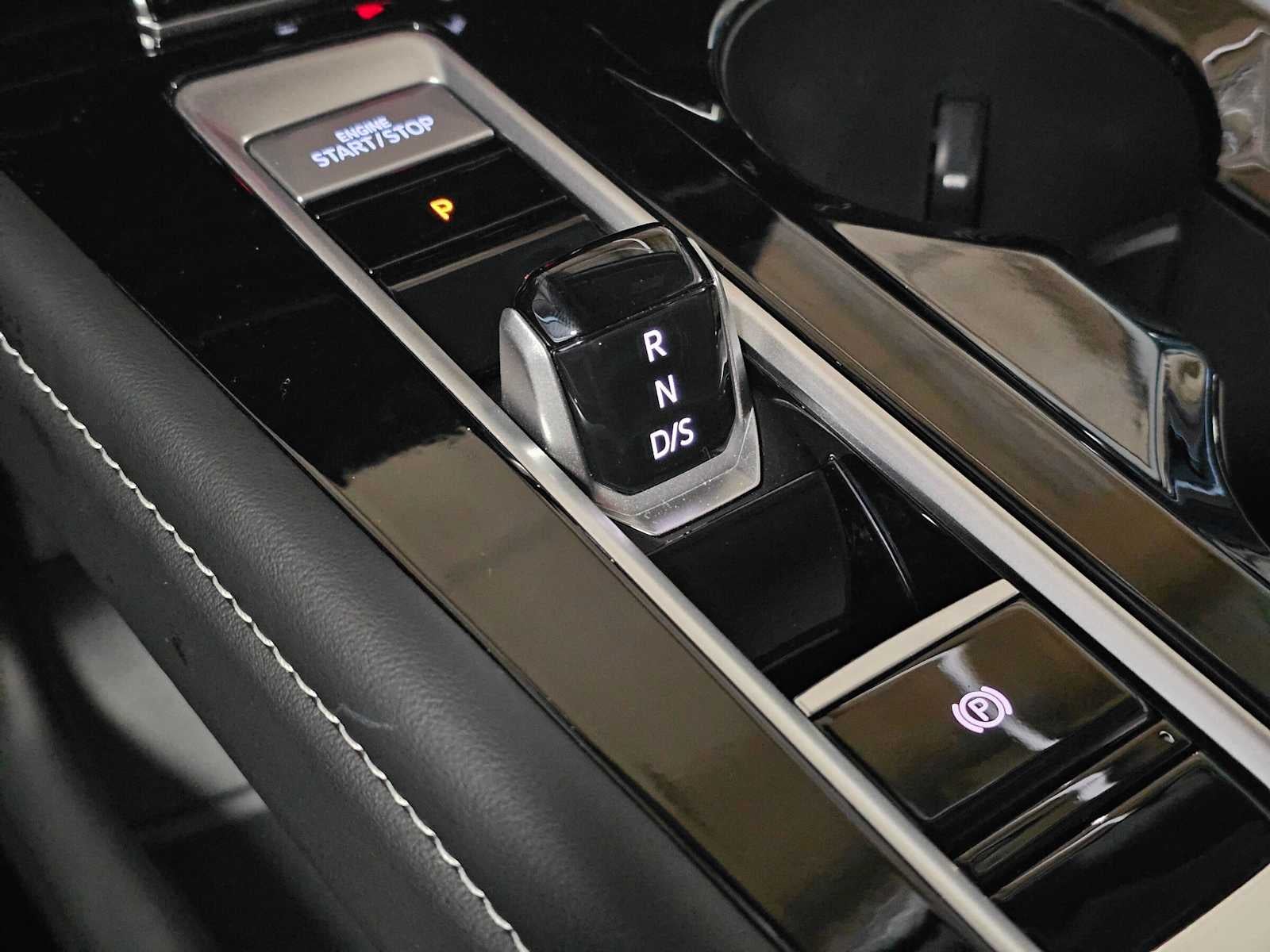 2025 Volkswagen Atlas 2.0T SE w/Technology 4MOTION
