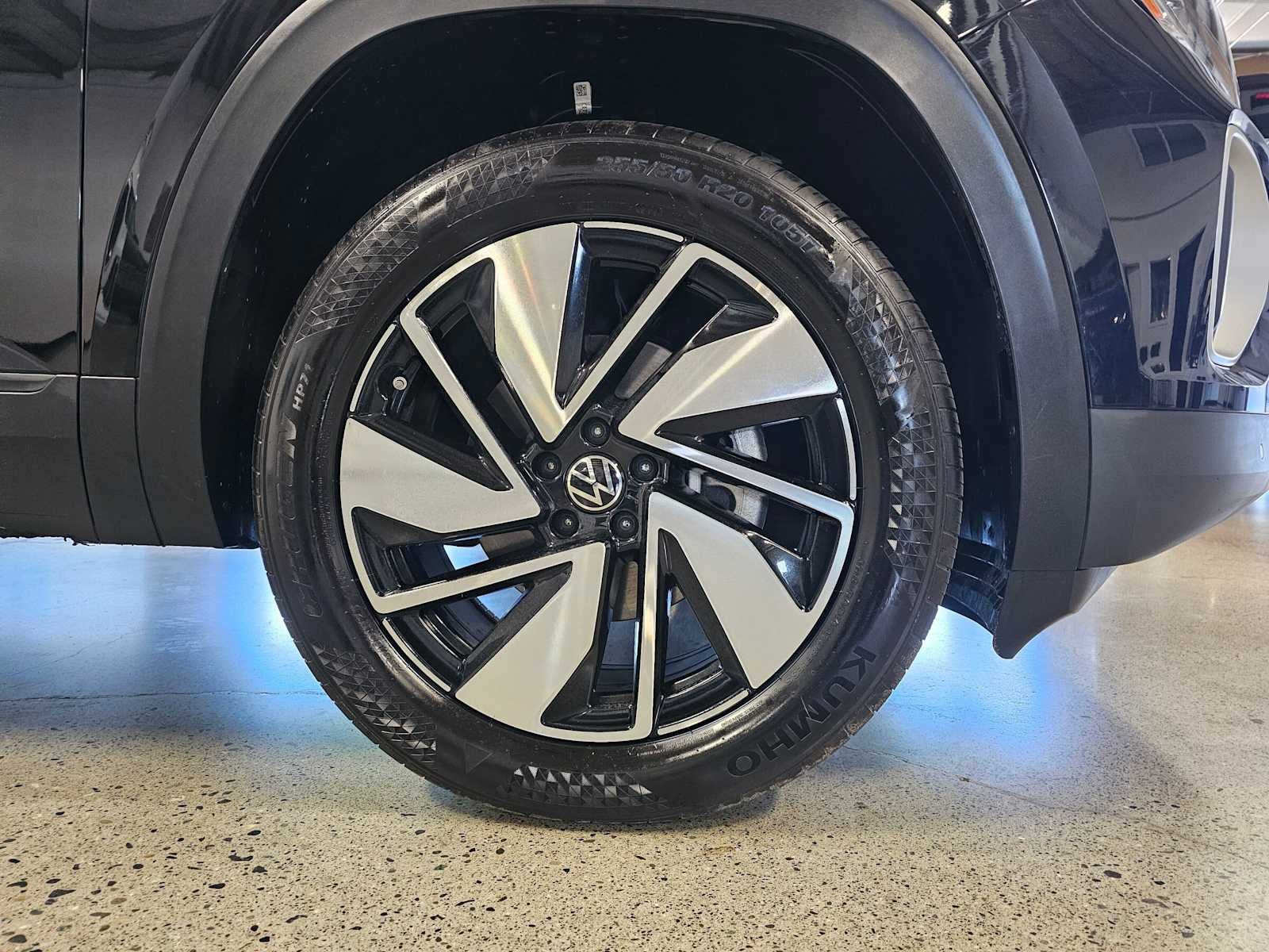 2025 Volkswagen Atlas 2.0T SE w/Technology 4MOTION