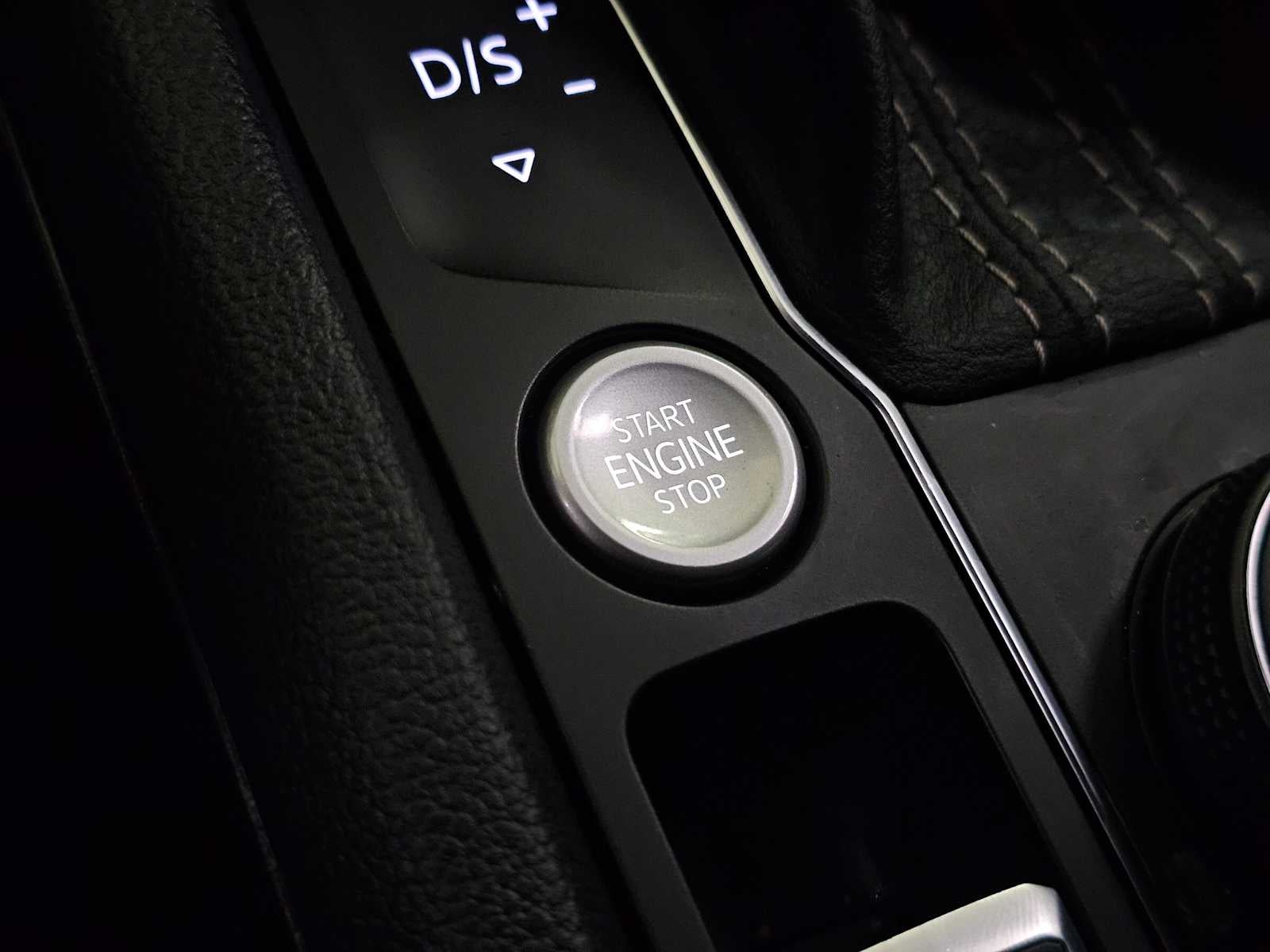 2022 Volkswagen Atlas Cross Sport 3.6L V6 SEL R-Line 4MOTION