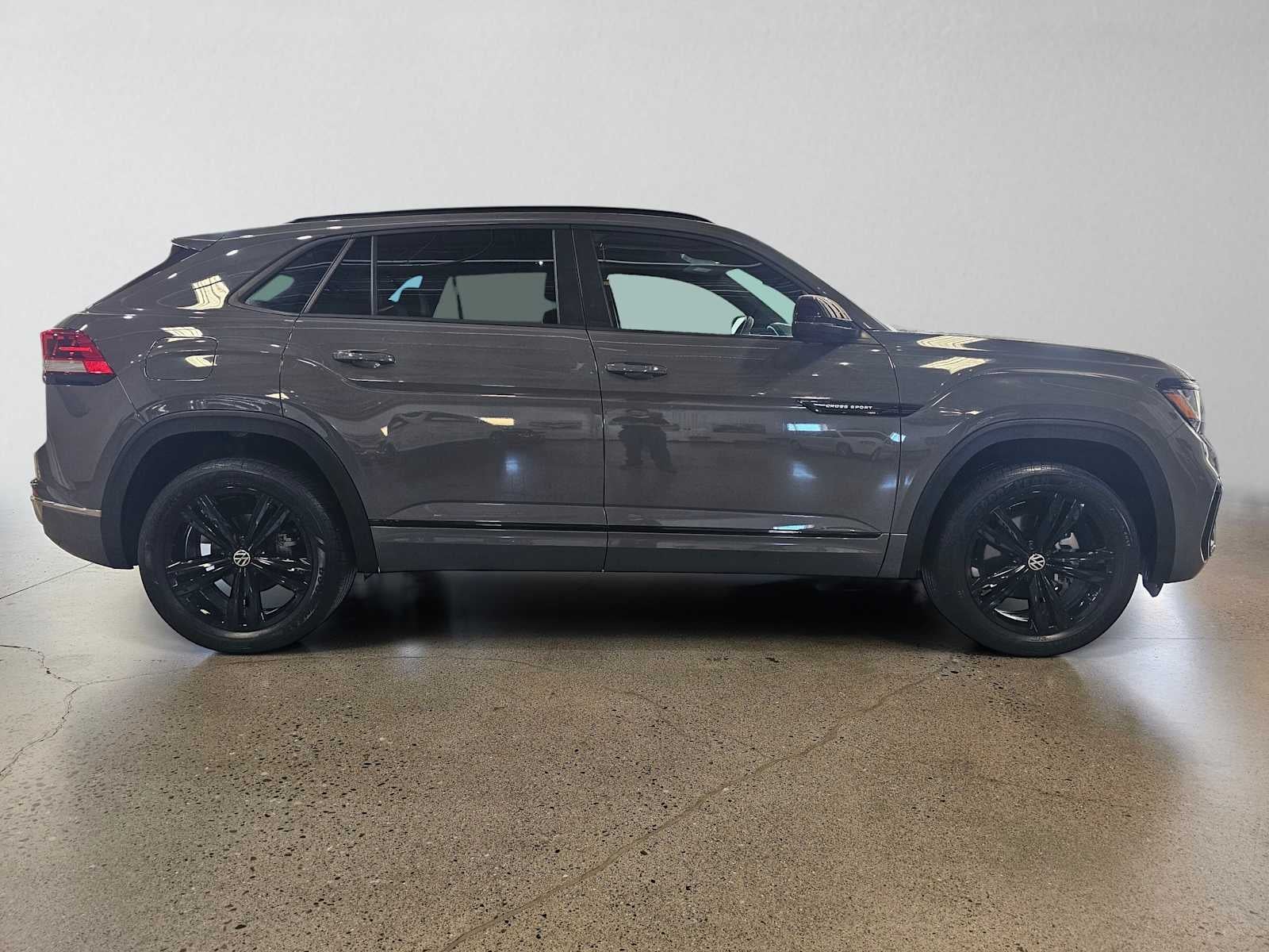 2023 Volkswagen Atlas Cross Sport 3.6L V6 SEL R-Line Black 4MOTION