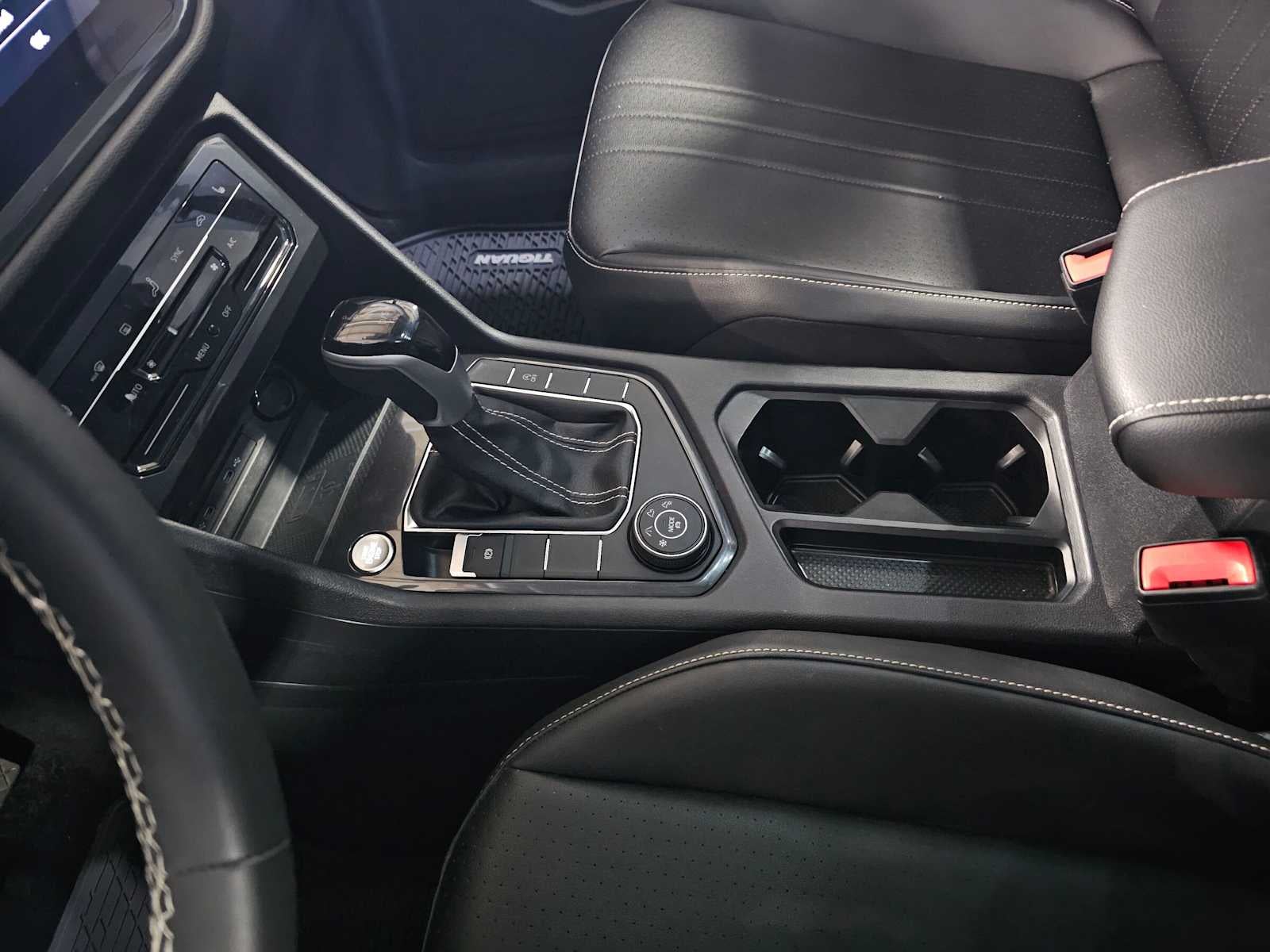 2024 Volkswagen Tiguan 2.0T SE 4MOTION