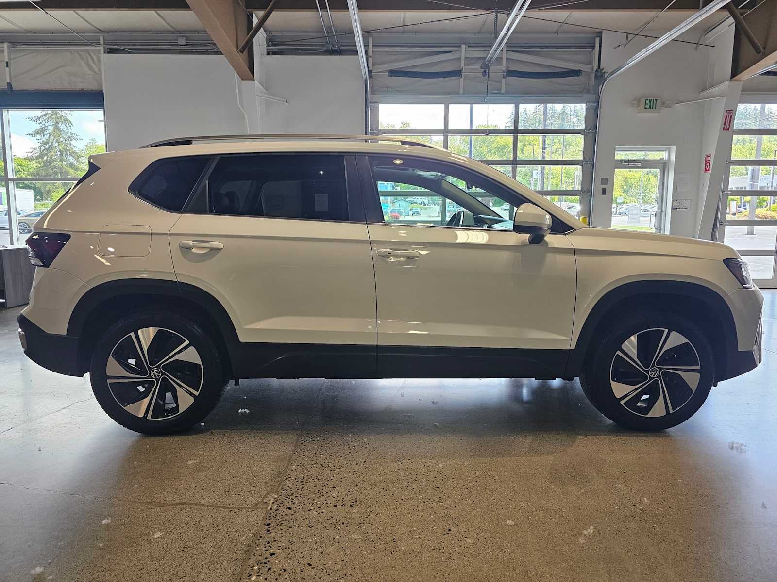 2025 Volkswagen Taos SE 4MOTION