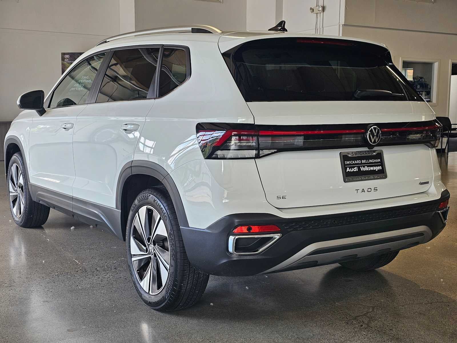 2025 Volkswagen Taos SE 4MOTION