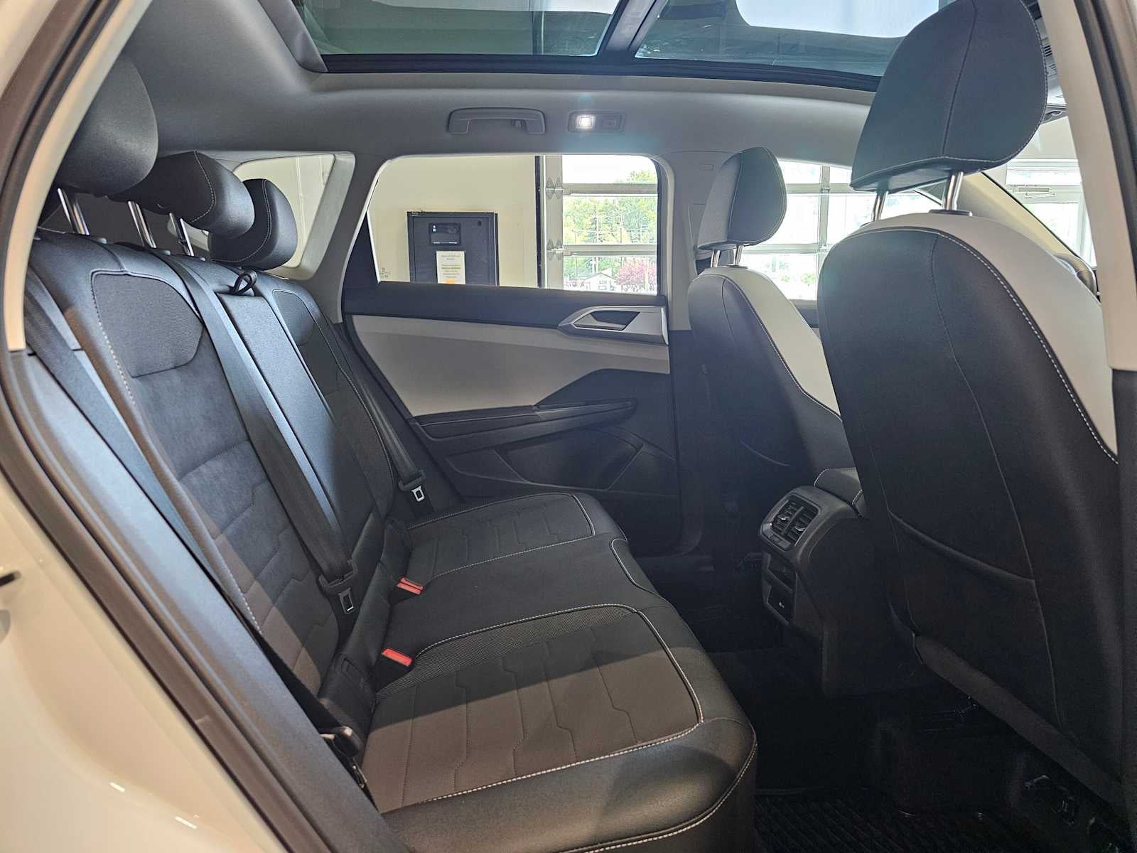 2025 Volkswagen Taos SE 4MOTION