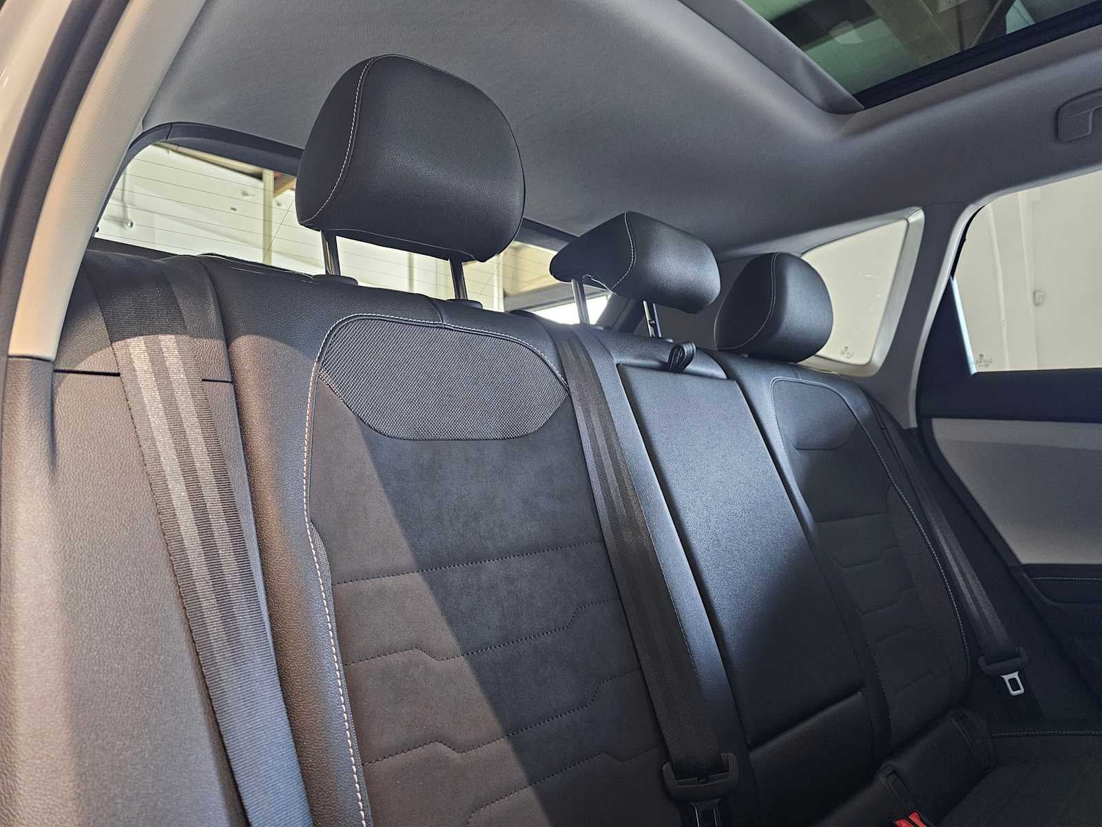 2025 Volkswagen Taos SE 4MOTION