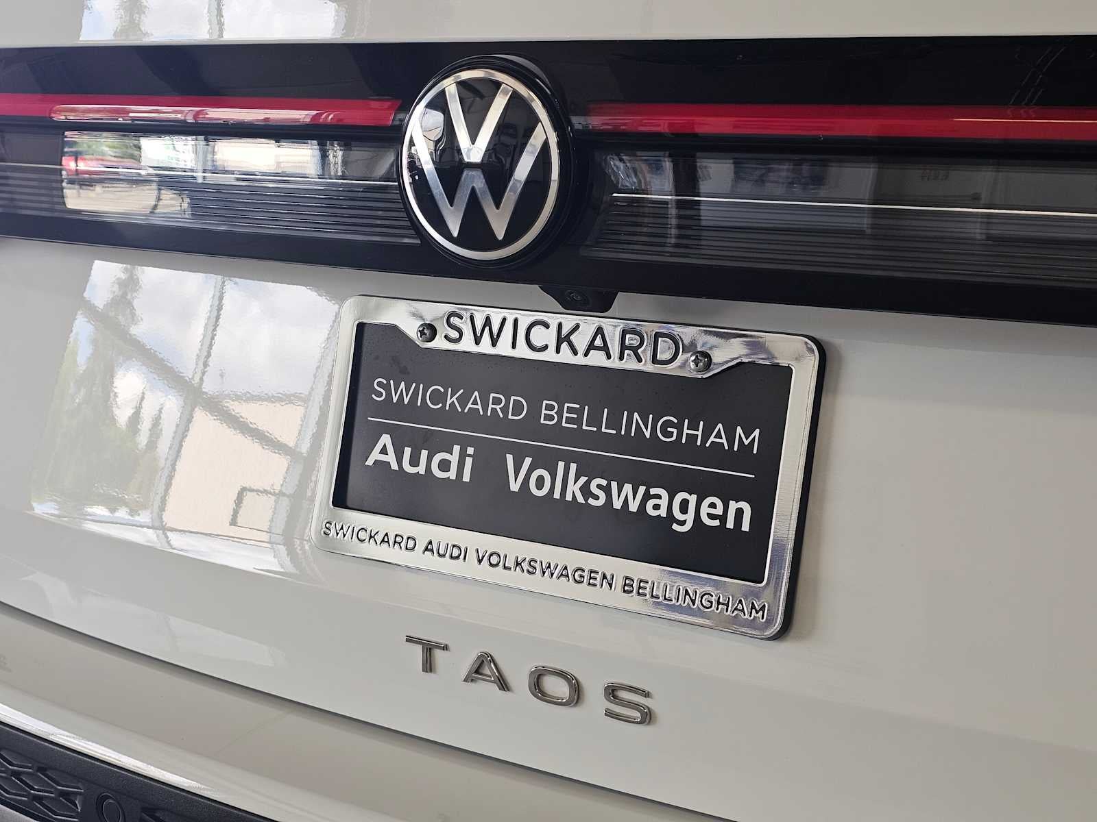 2025 Volkswagen Taos SE 4MOTION