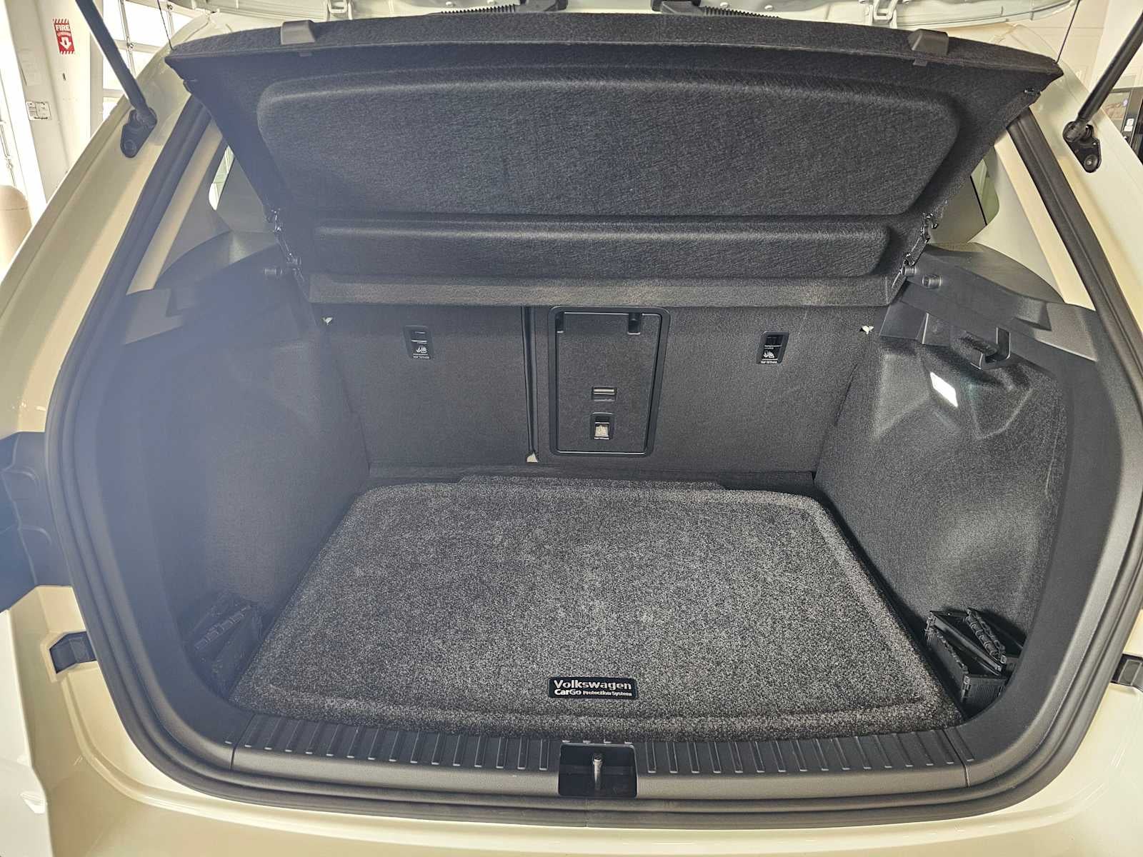 2025 Volkswagen Taos SE 4MOTION