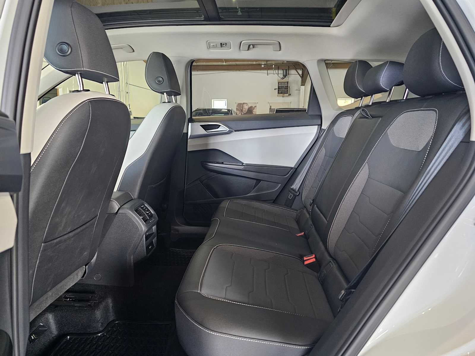 2025 Volkswagen Taos SE 4MOTION