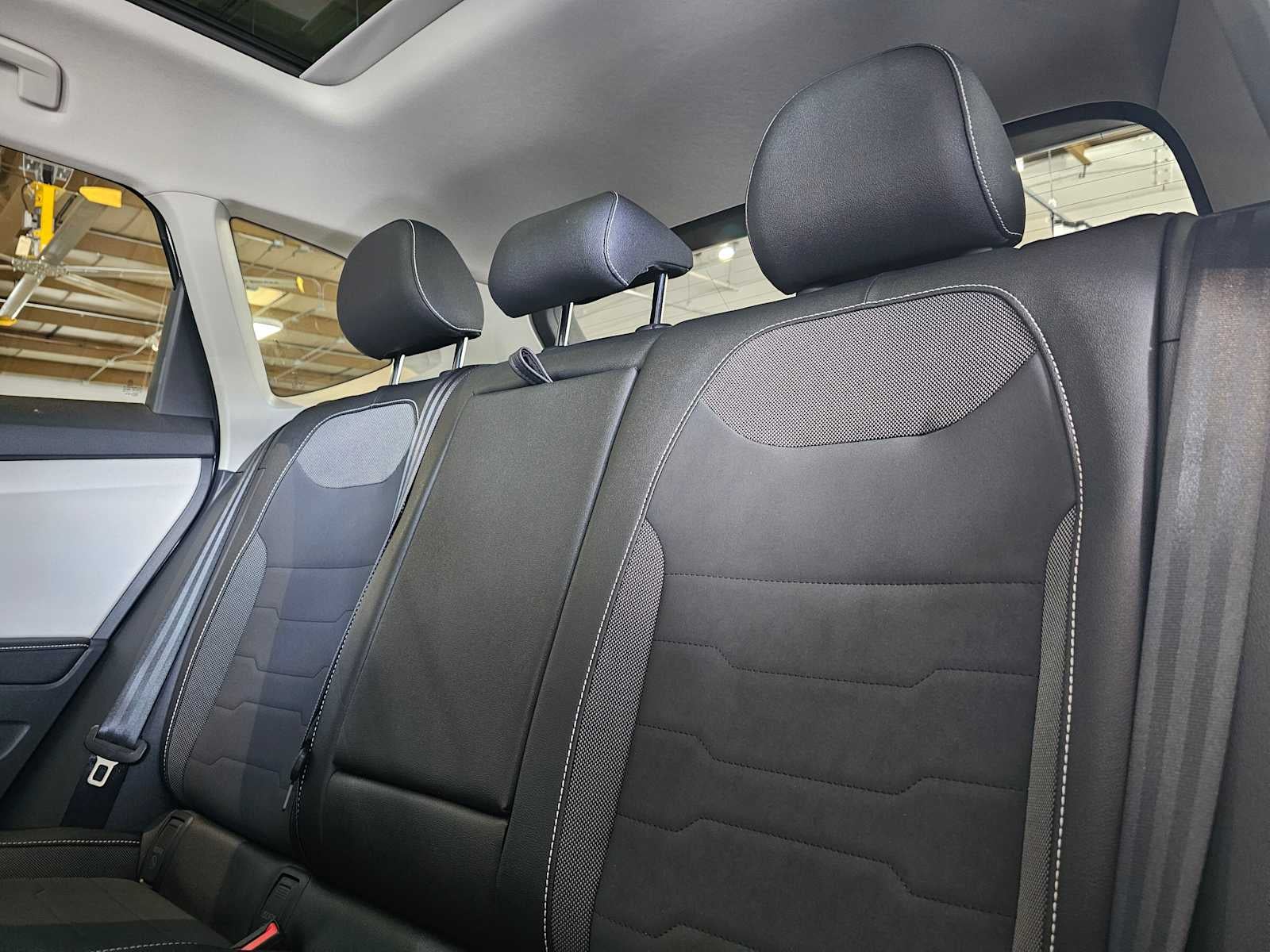 2025 Volkswagen Taos SE 4MOTION