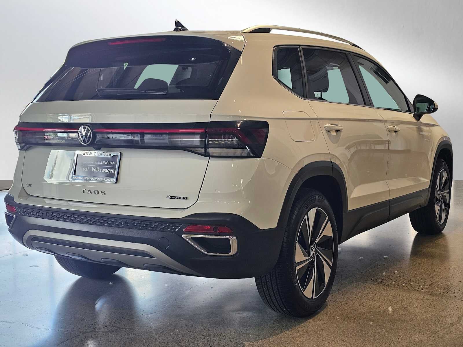 2025 Volkswagen Taos SE 4MOTION