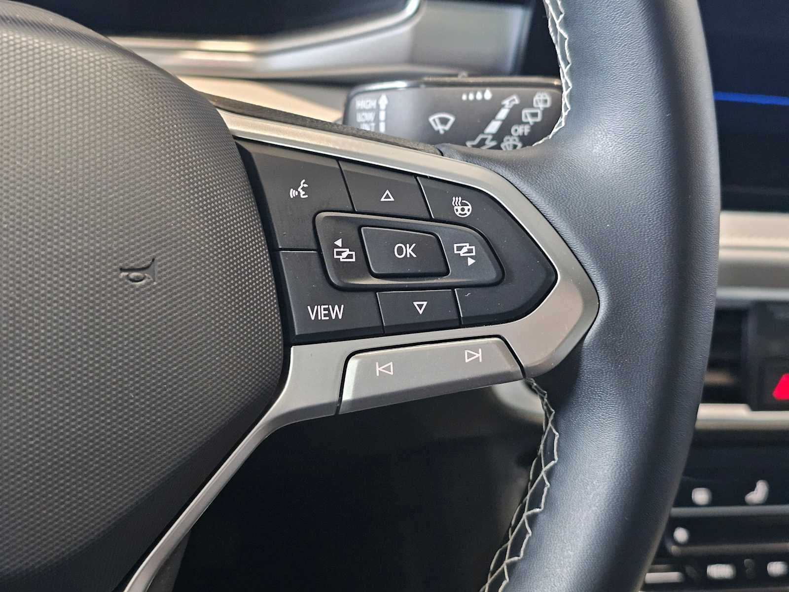 2025 Volkswagen Taos SE 4MOTION