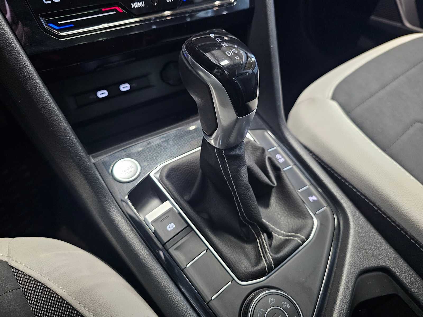 2025 Volkswagen Taos SE 4MOTION