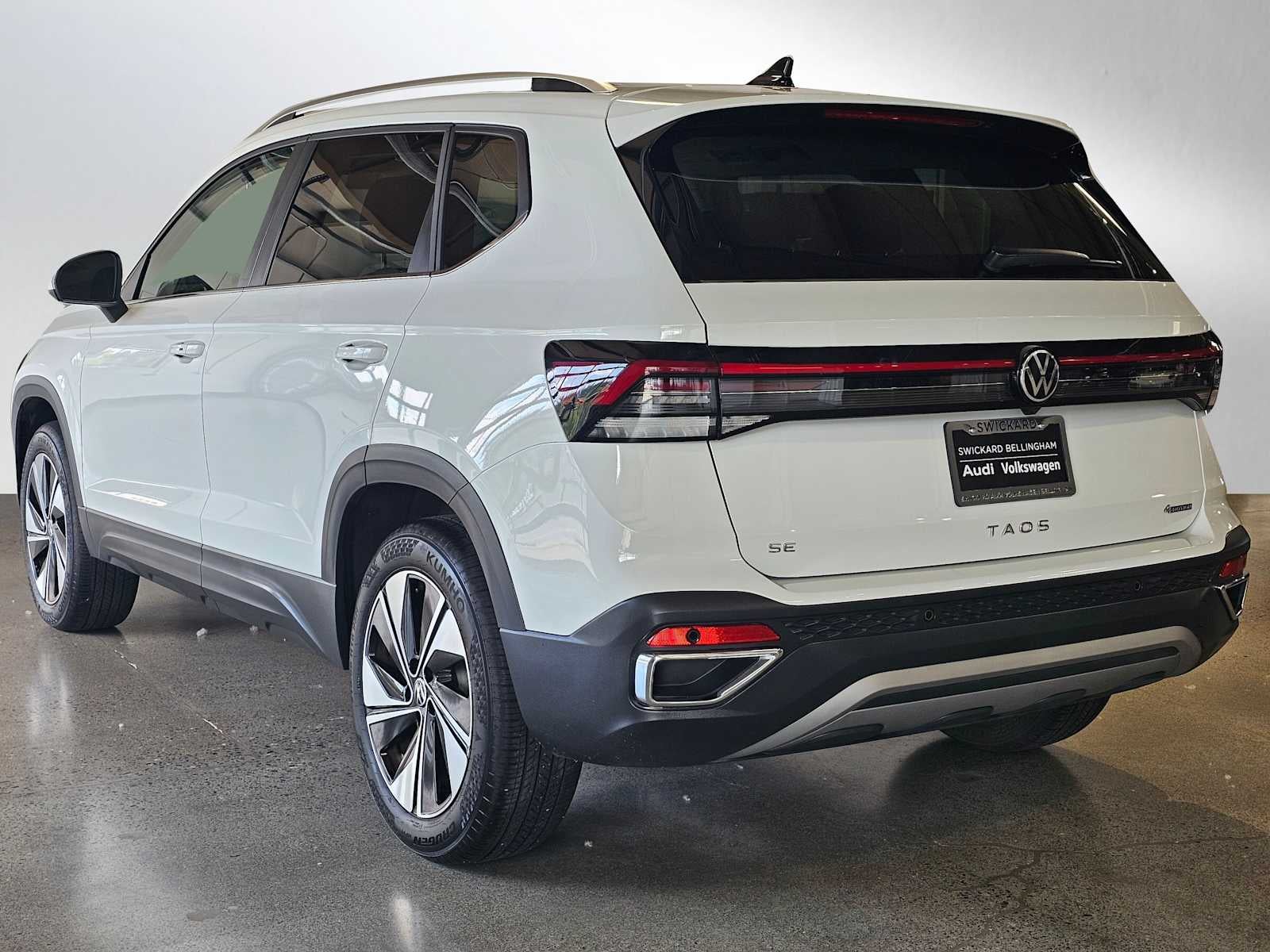 2025 Volkswagen Taos SE 4MOTION