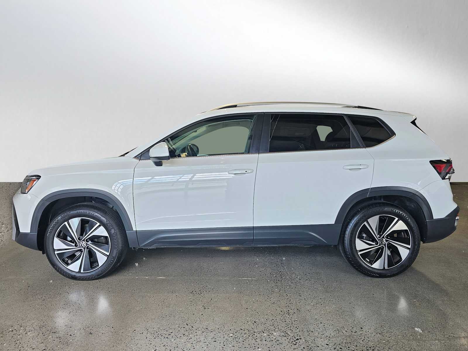 2025 Volkswagen Taos SE 4MOTION