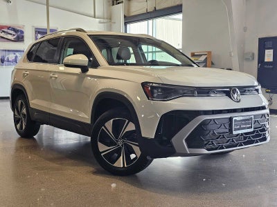 2025 Volkswagen Taos SE 4MOTION