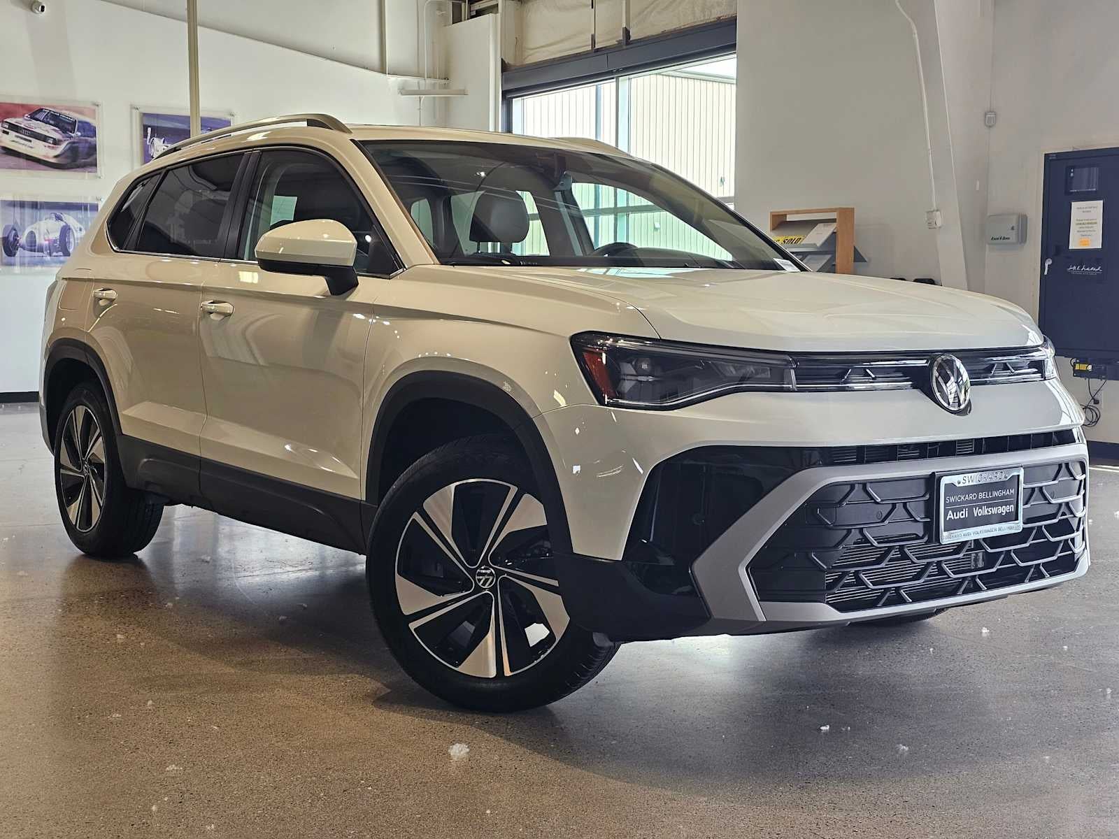 2025 Volkswagen Taos SE 4MOTION