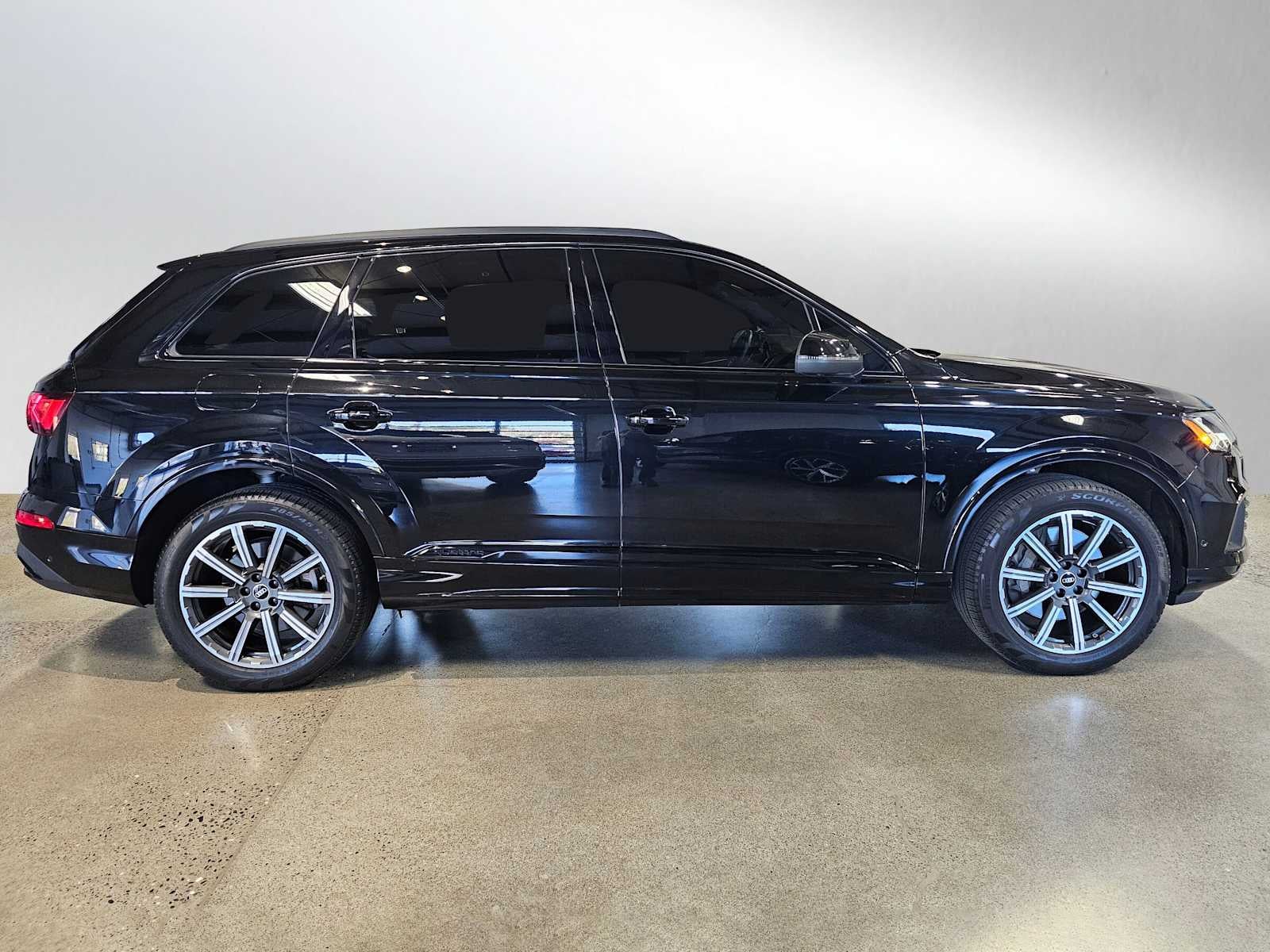 2023 Audi Q7 Premium Plus 45 TFSI quattro