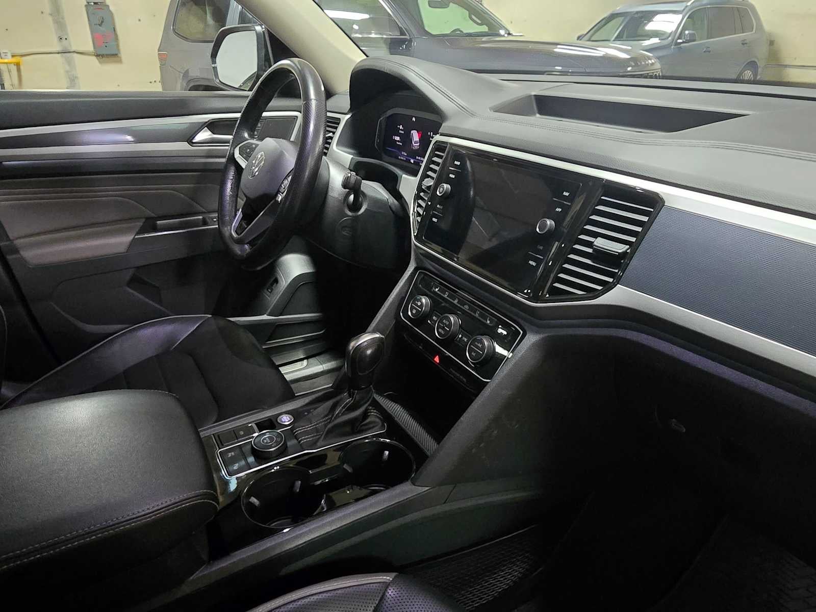 2022 Volkswagen Atlas 3.6L V6 SEL Premium R-Line