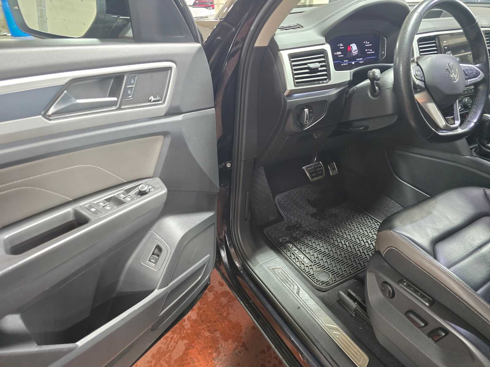 2022 Volkswagen Atlas 3.6L V6 SEL Premium R-Line