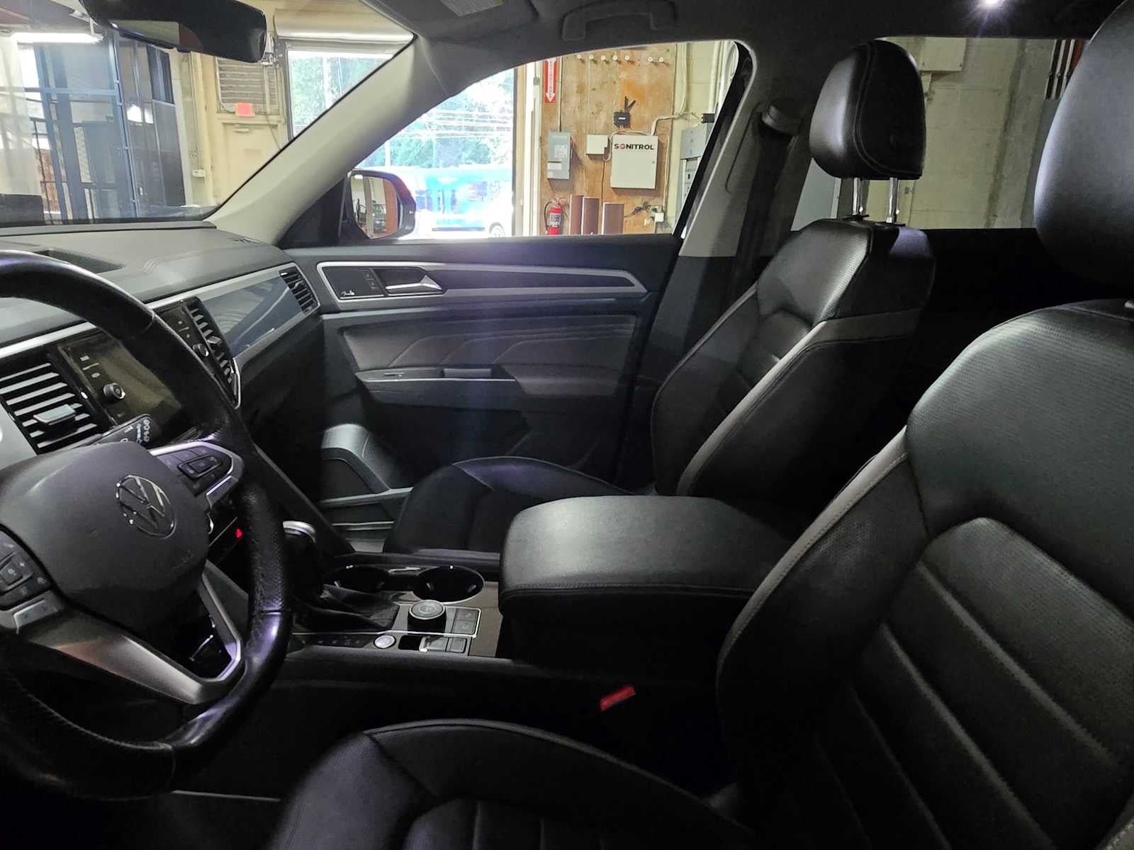 2022 Volkswagen Atlas 3.6L V6 SEL Premium R-Line