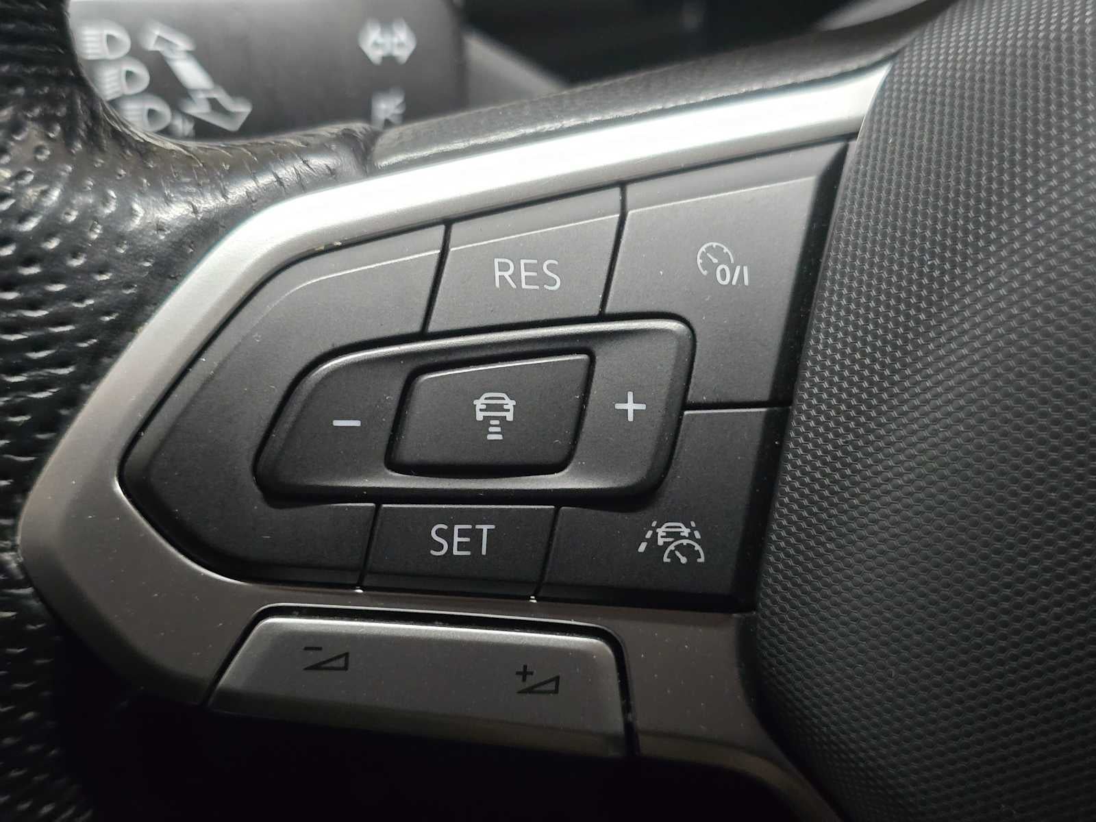 2022 Volkswagen Atlas 3.6L V6 SEL Premium R-Line