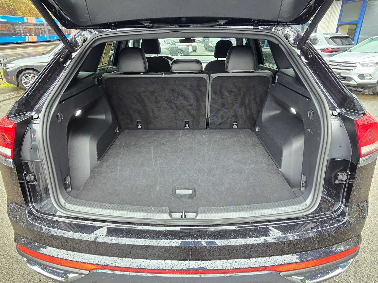 2025 Volkswagen Atlas Cross Sport 2.0T SE w/Technology