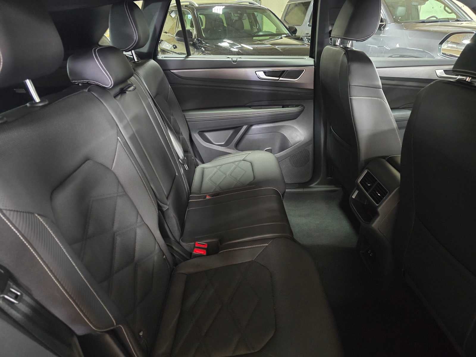 2025 Volkswagen Atlas Cross Sport 2.0T SE w/Technology