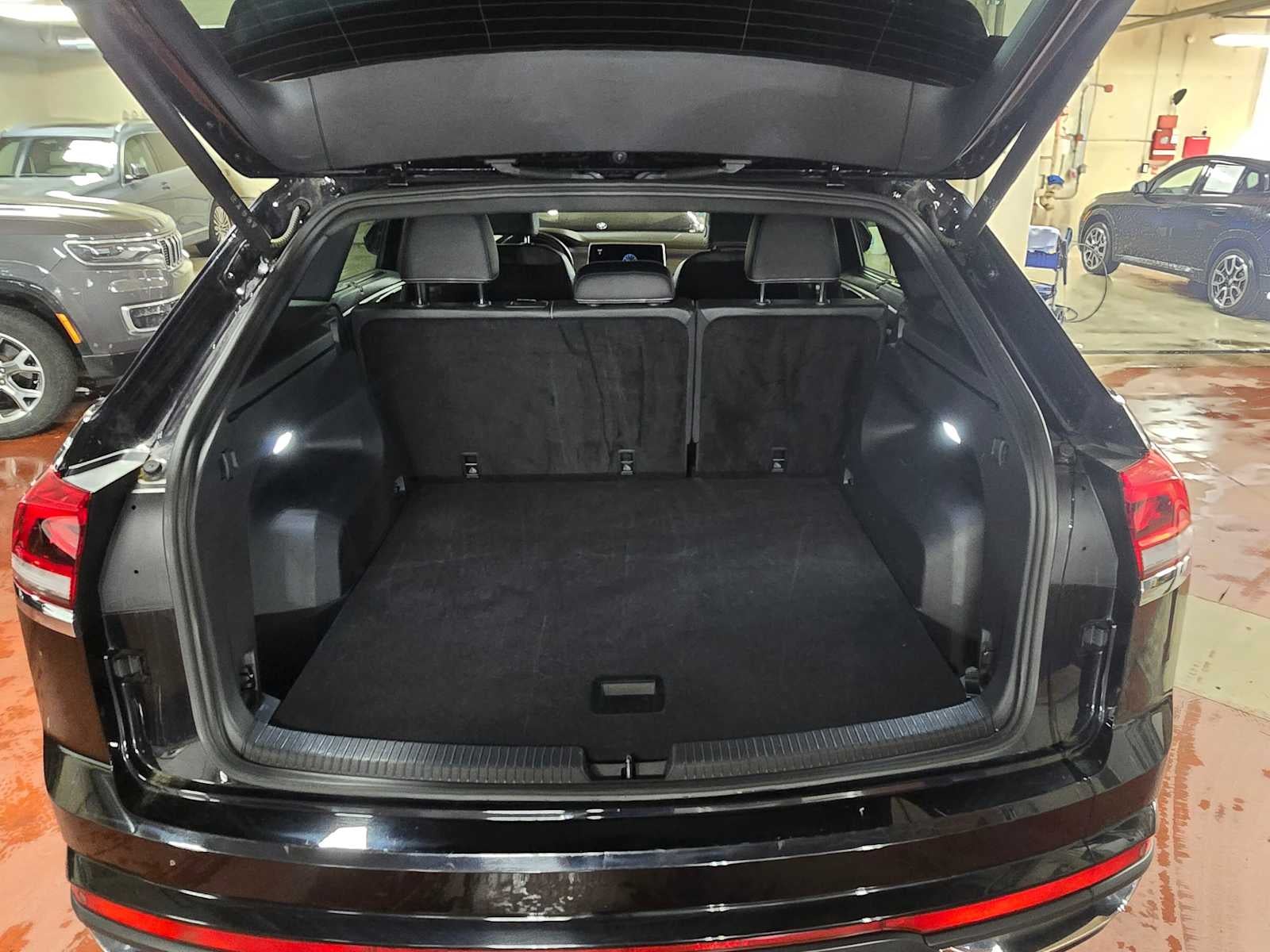 2025 Volkswagen Atlas Cross Sport 2.0T SE w/Technology