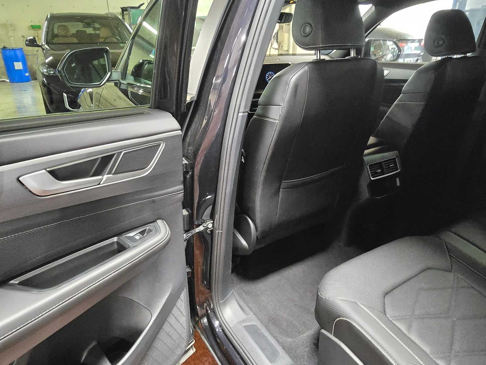 2025 Volkswagen Atlas Cross Sport 2.0T SE w/Technology