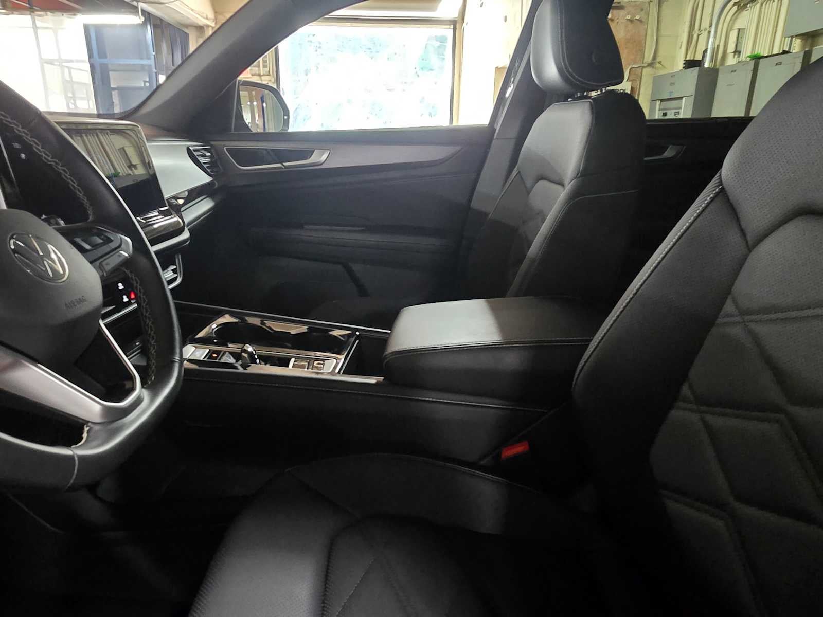 2025 Volkswagen Atlas Cross Sport 2.0T SE w/Technology