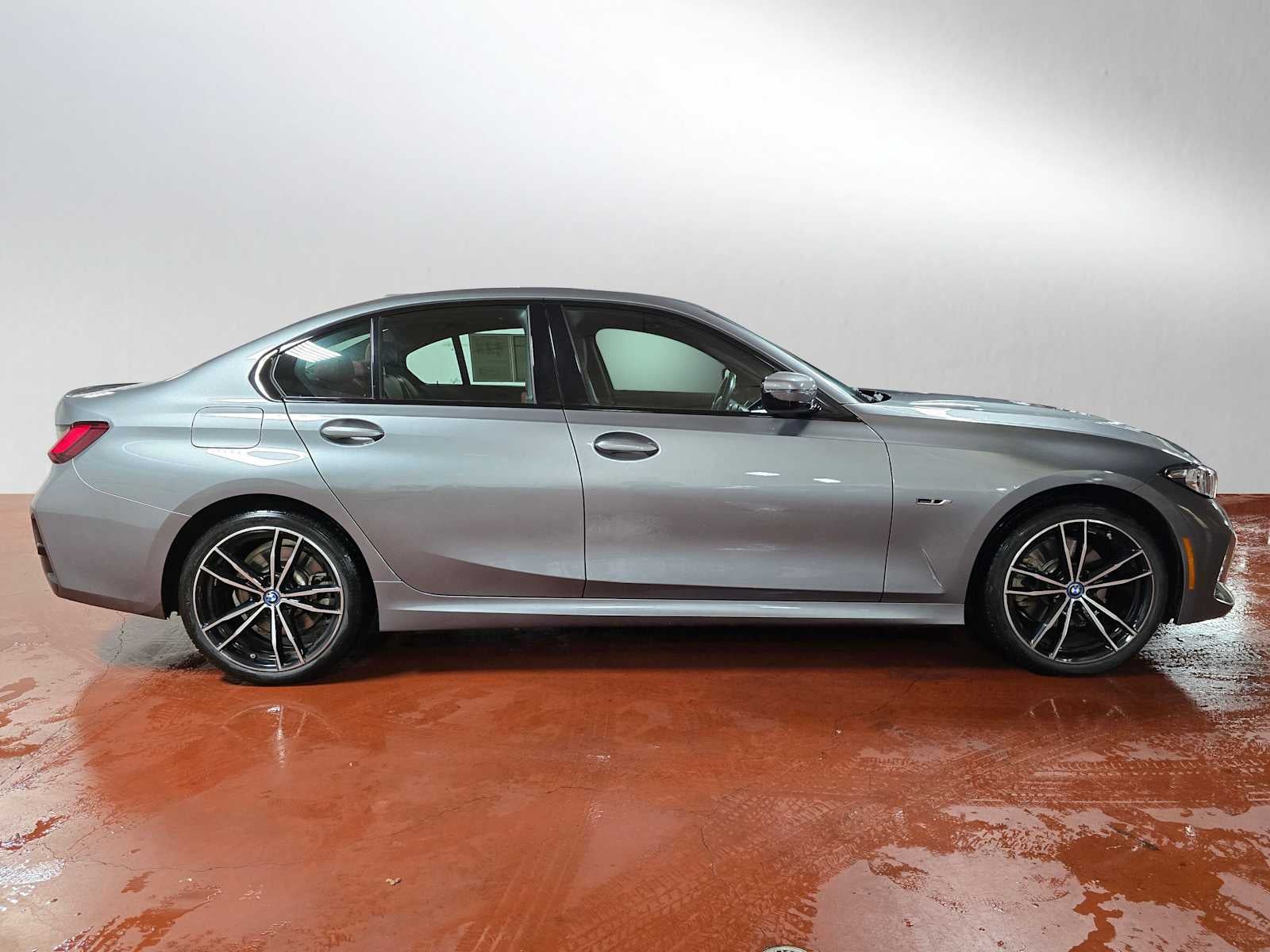 2023 BMW 330e xDrive 330e xDrive
